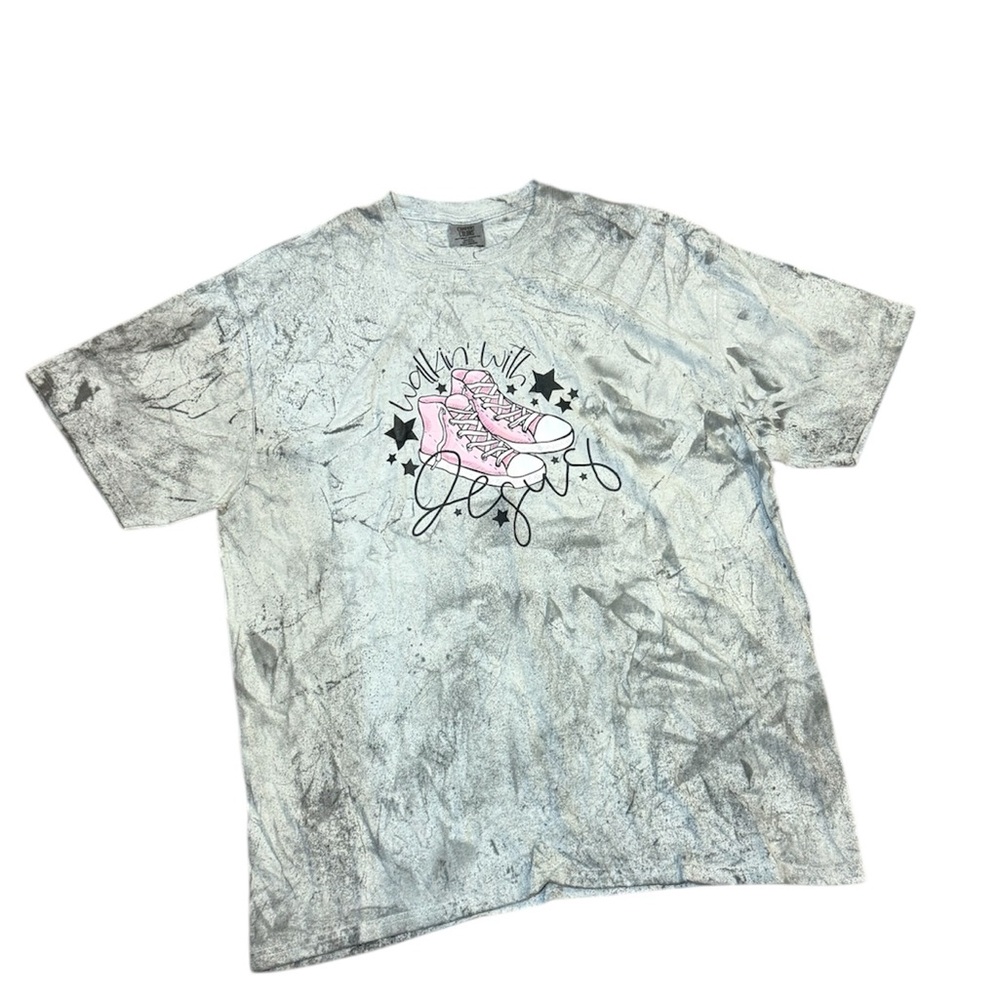 Comfort color Gray Graphic Tee with Pink Sneaker Design “walkin with Jesus” 2xL